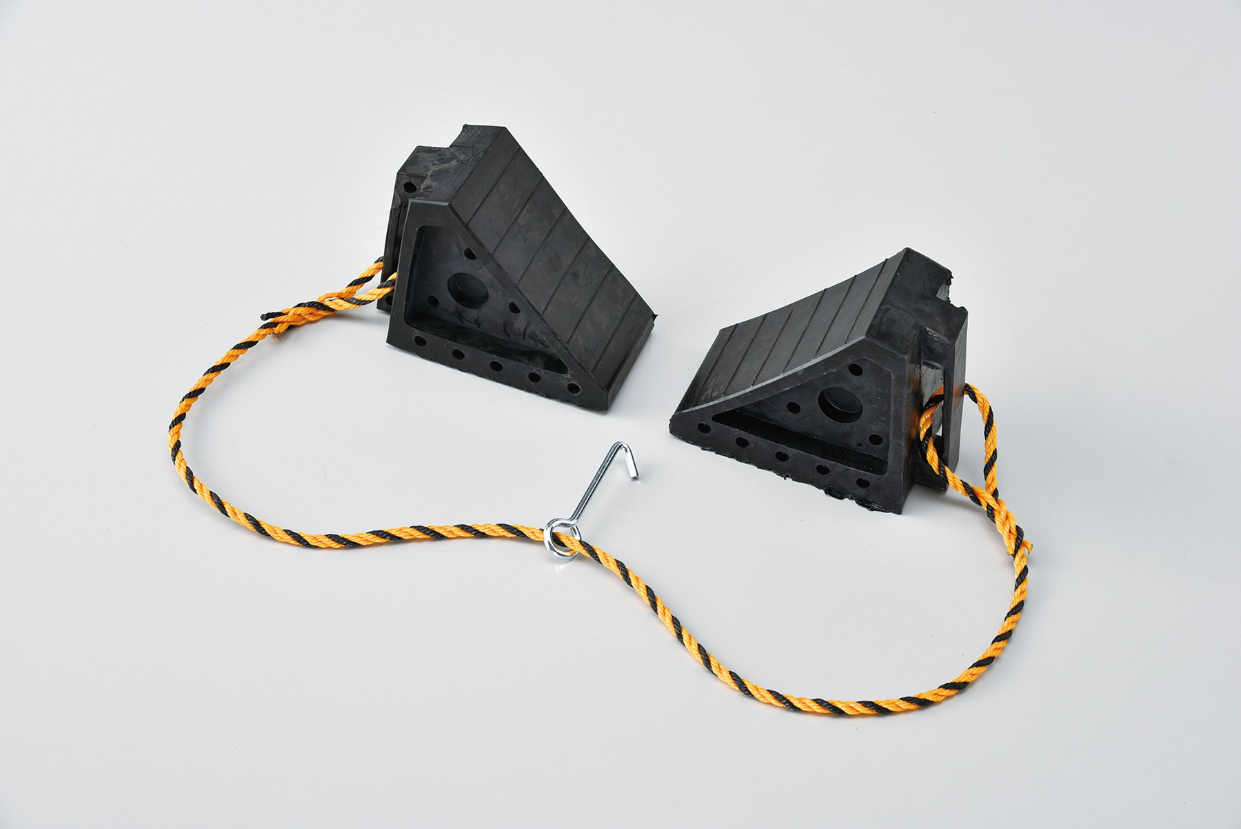 タイヤストッパー　ゴムタイプ  120002　タイヤストッパー2